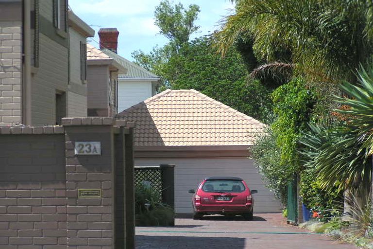 Photo of property in 23b Queen Street, Northcote Point, Auckland, 0627