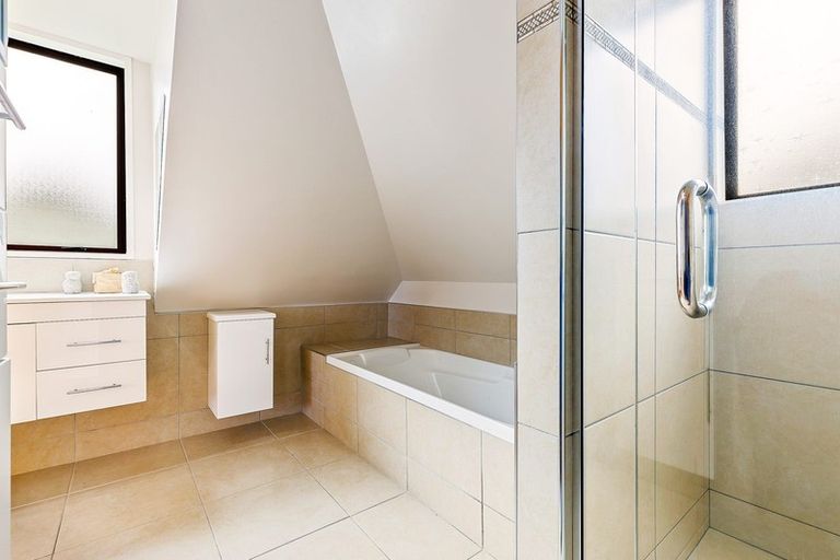 Photo of property in 11a Cherrywood Place, Redwood, Christchurch, 8051