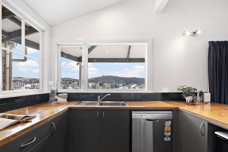 Photo of property in 6 Doctors Common, Mount Victoria, Wellington, 6011