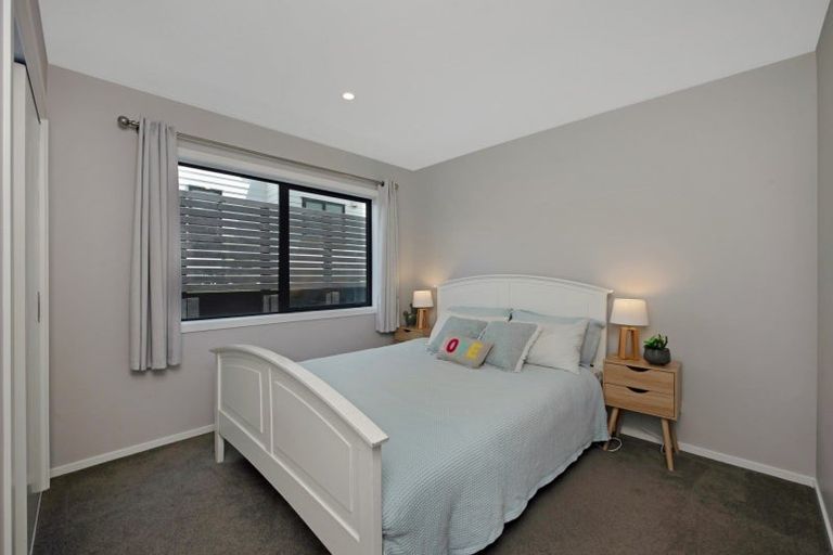 Photo of property in 42 Domett Street, Newlands, Wellington, 6037