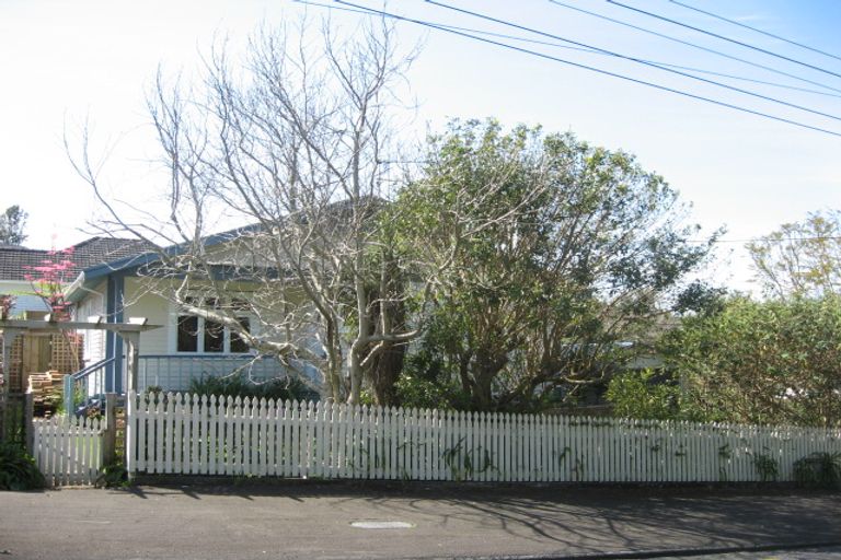 Photo of property in 77 Dawson Street, New Plymouth, 4310