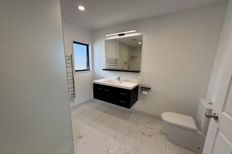 Photo of property in 52a Ferry Parade, Herald Island, Auckland, 0618