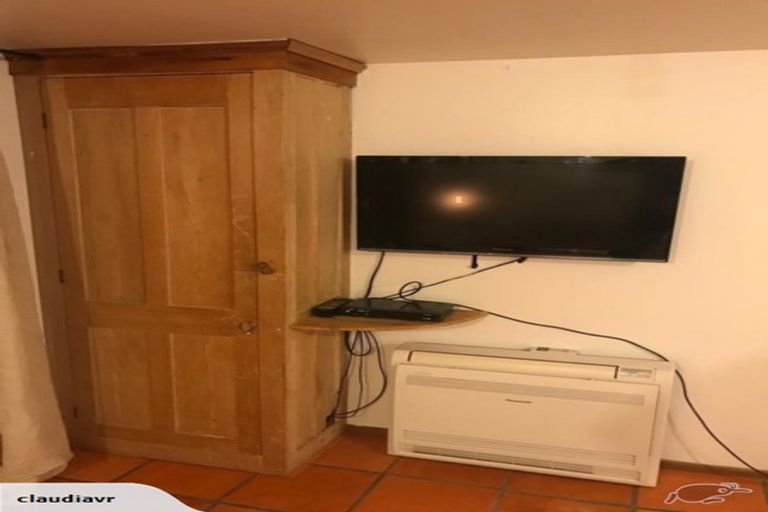 Photo of property in 64 Sandwich Road, Beckenham, Christchurch, 8023