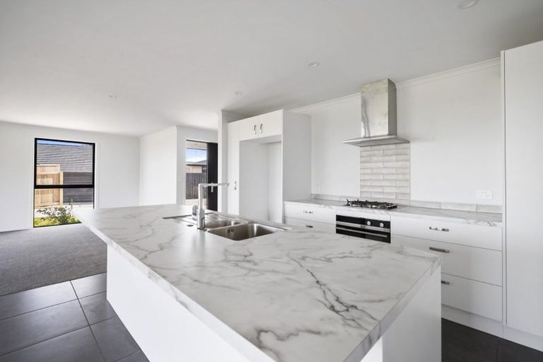 Photo of property in 154b Pacific Drive, Fitzherbert, Palmerston North, 4410