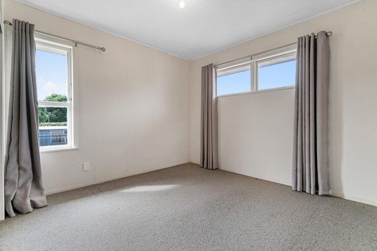 Photo of property in 42 Ray Small Drive, Pahurehure, Papakura, 2113