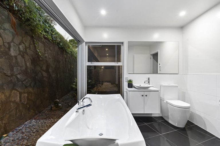Photo of property in 67a Fulford Street, New Plymouth, 4310