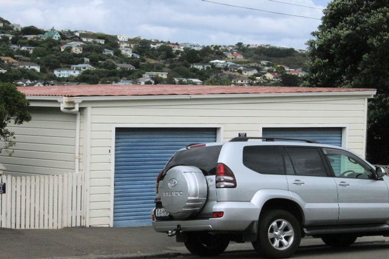 Photo of property in 49 Eden Street, Island Bay, Wellington, 6023