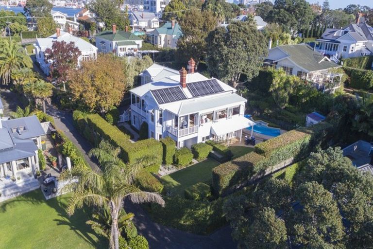 Photo of property in 28 Stanley Point Road, Stanley Point, Auckland, 0624
