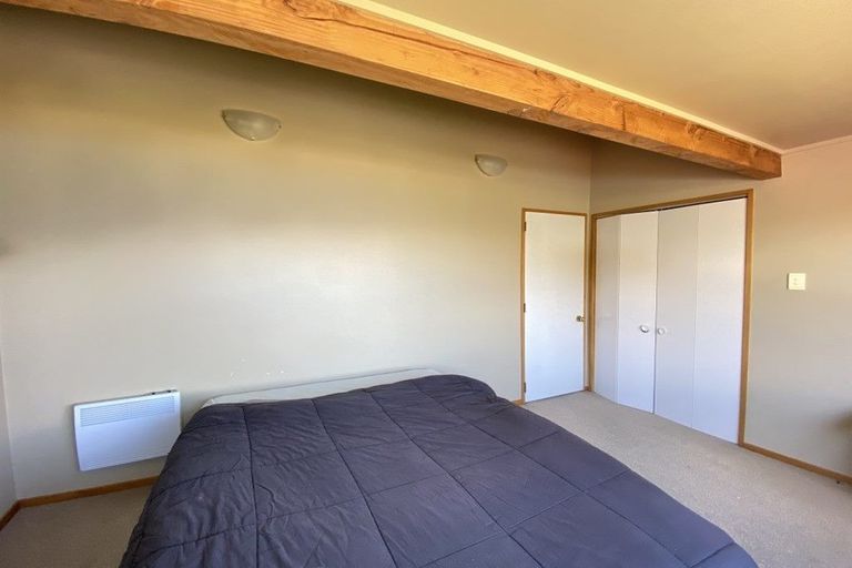 Photo of property in 32 Avalon Crescent, Fernhill, Queenstown, 9300