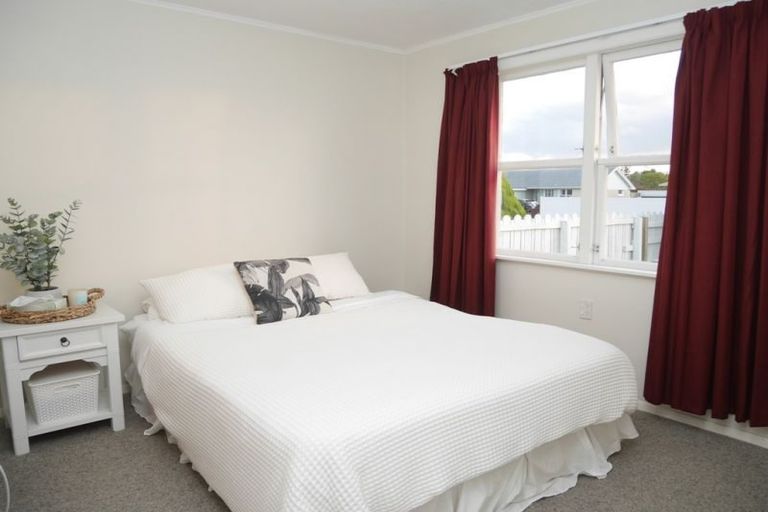 Photo of property in 21 Mazengarb Road, Paraparaumu Beach, Paraparaumu, 5032