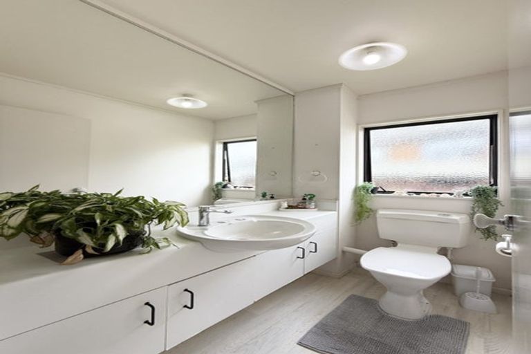 Photo of property in 1/50 Simmental Crescent, Somerville, Auckland, 2014