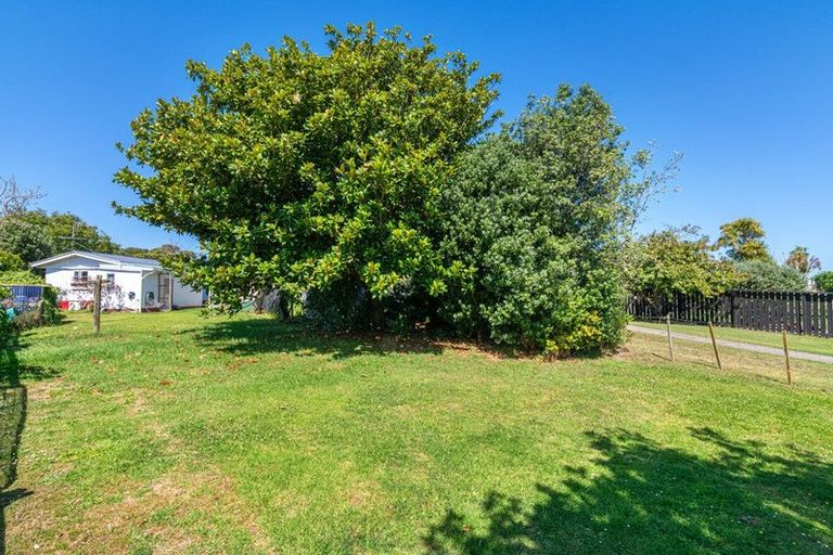Photo of property in 4 James Mcleod Road, Shelly Beach, Helensville, 0874