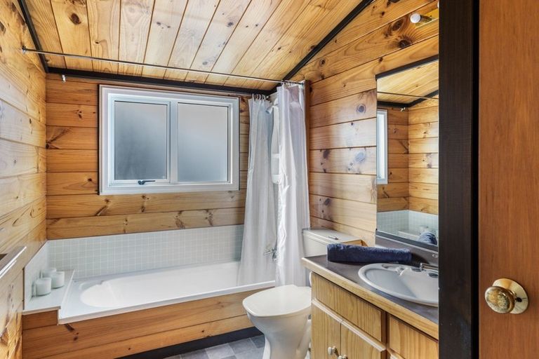 Photo of property in 28 Ewing Grove, Acacia Bay, Taupo, 3330