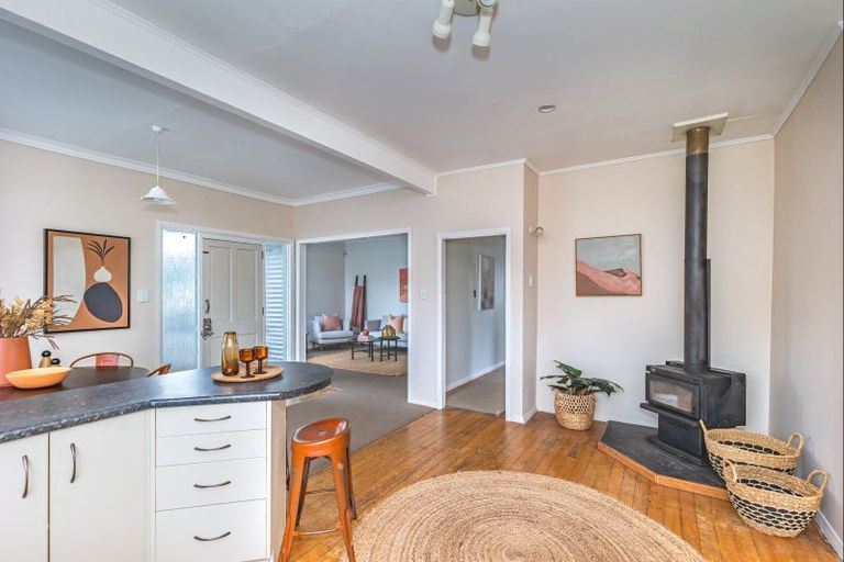 Photo of property in 1 Quinn Road, Levin, 5510