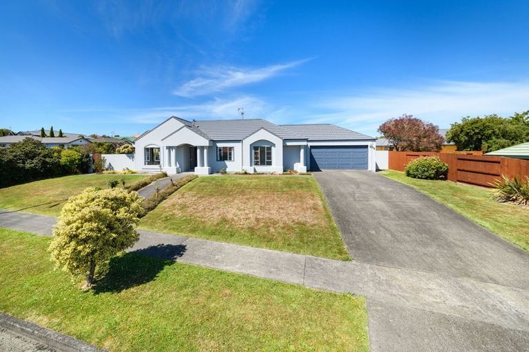 Photo of property in 1 Logan Place, Kelvin Grove, Palmerston North, 4414