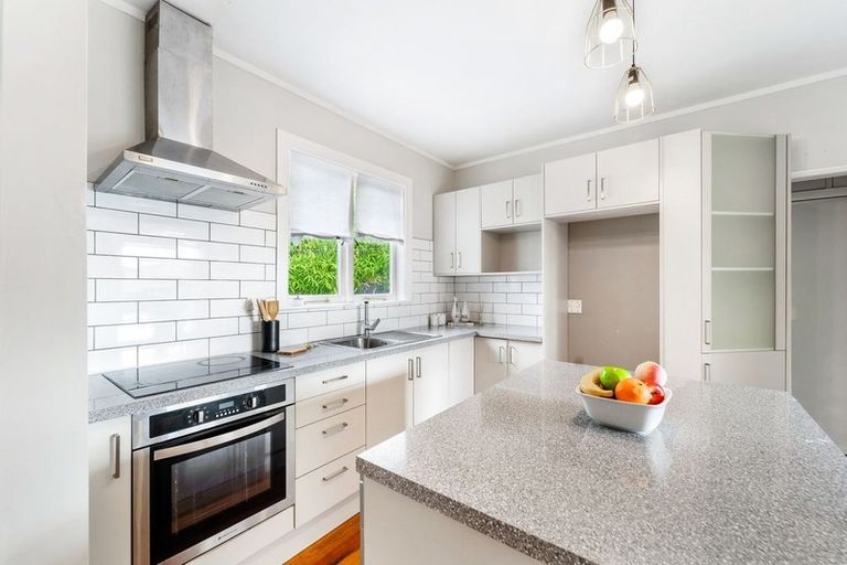 Photo of property in 23a Riserra Drive, Ranui, Auckland, 0612