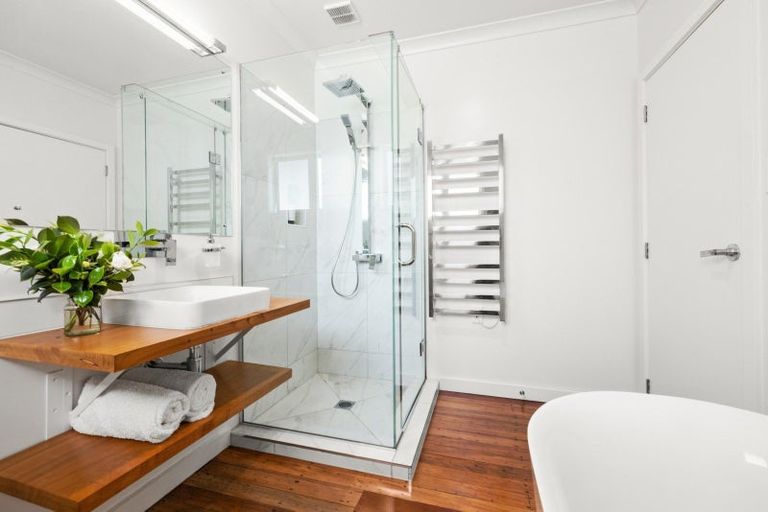 Photo of property in 1300 Waimarama Road, Waimarama, Havelock North, 4294