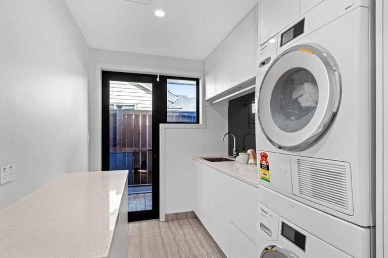 Photo of property in 14 Sir Lincoln Drive, Kumeu, 0810