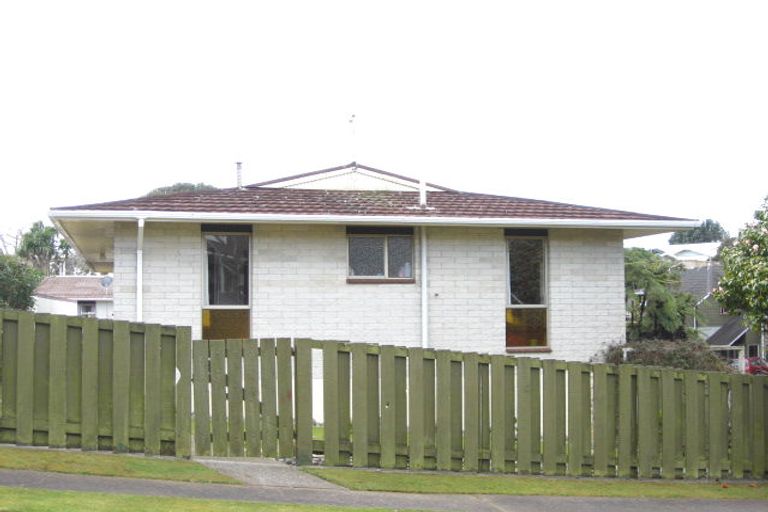 Photo of property in 15a Leatham Avenue, Strandon, New Plymouth, 4312