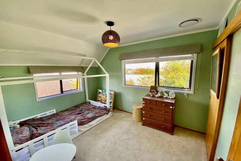 Photo of property in 1/44 Old Lake Road, Narrow Neck, Auckland, 0624