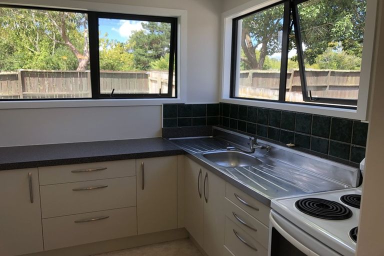 Photo of property in 2 Glucina Place, Glen Eden, Auckland, 0602