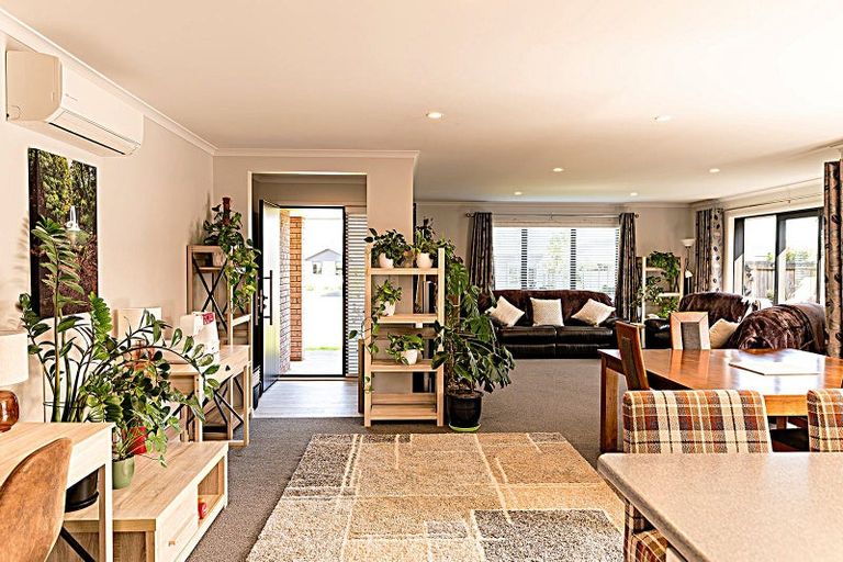 Photo of property in 136 Golden Shore Place, Coromandel, 3506
