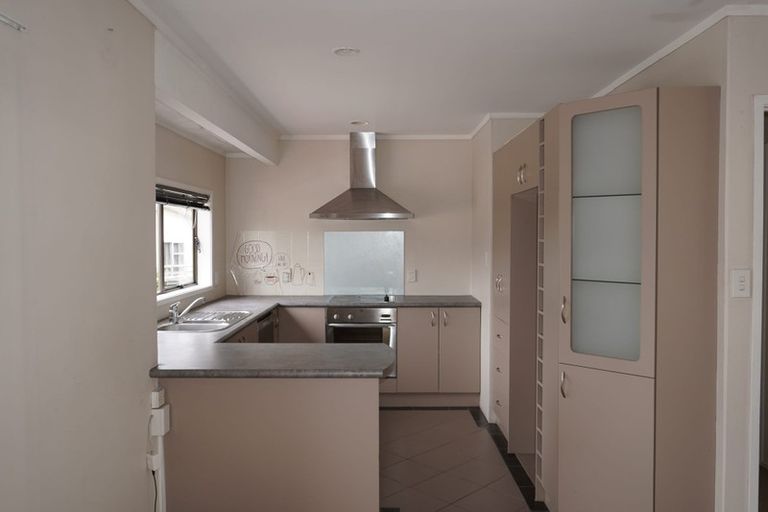 Photo of property in 2/27 Knightsbridge Drive, Forrest Hill, Auckland, 0620