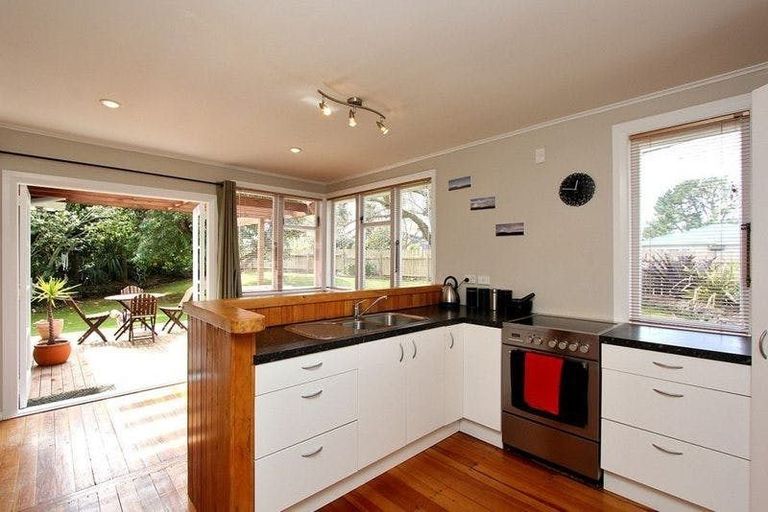 Photo of property in 61 Woodleigh Street, Frankleigh Park, New Plymouth, 4310