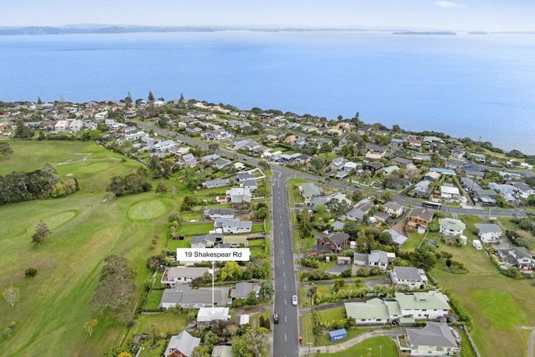 Photo of property in 19 Shakespear Road, Army Bay, Whangaparaoa, 0930