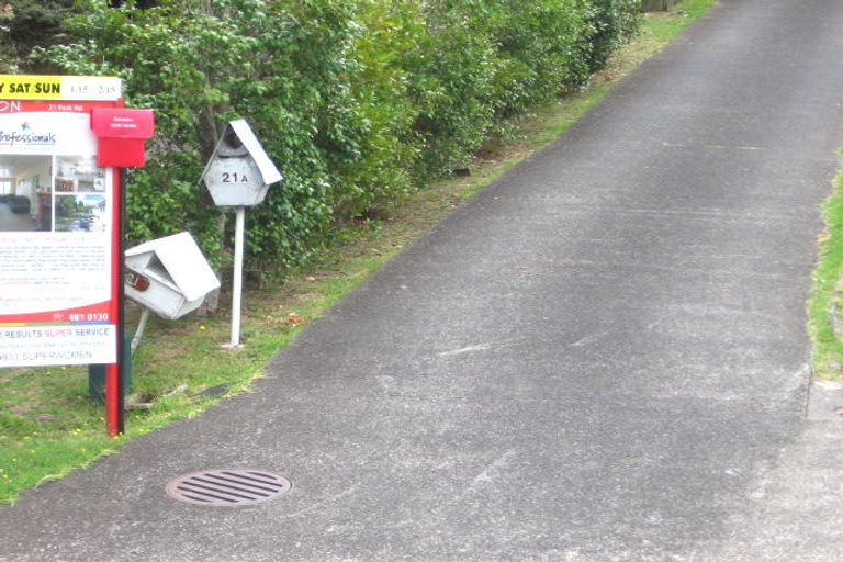 Photo of property in 21 Park Road, Glenfield, Auckland, 0629