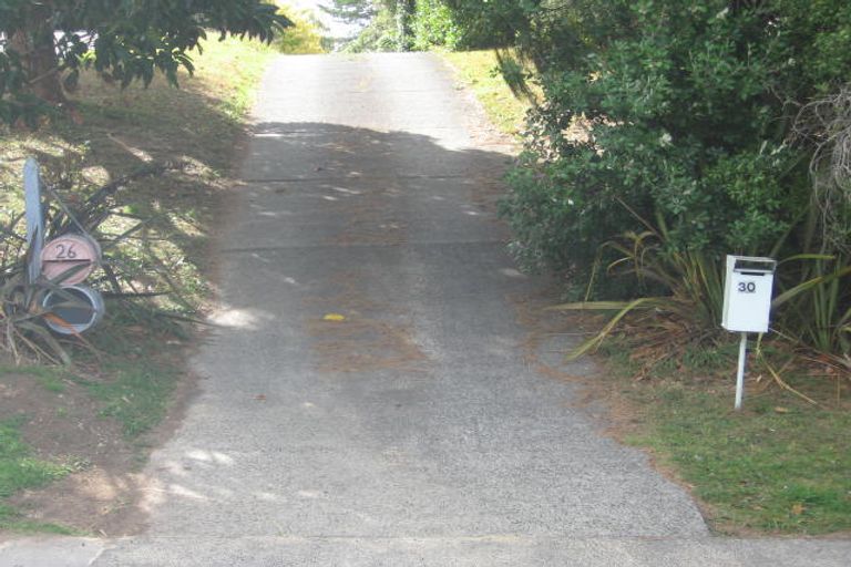 Photo of property in 30 Girrahween Drive, Totara Vale, Auckland, 0629