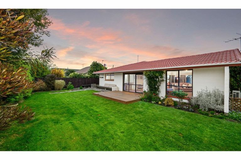 Photo of property in 14 Talltree Avenue, Avonhead, Christchurch, 8042