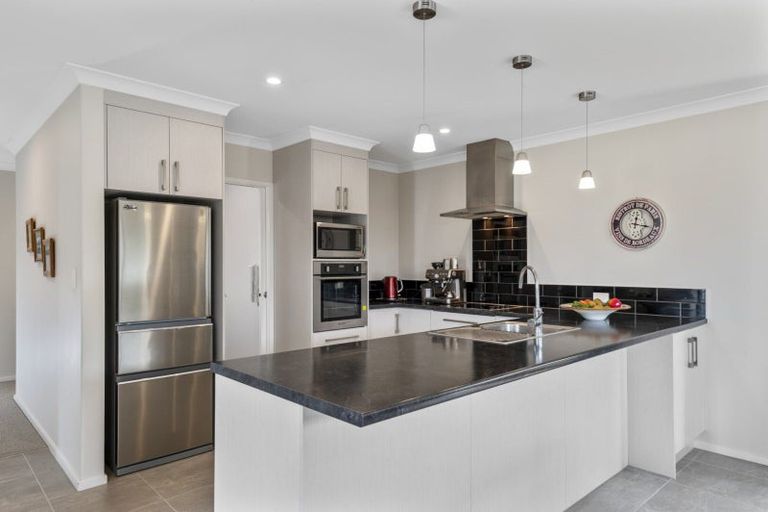 Photo of property in 15 Shoreview Close, Omokoroa, 3114