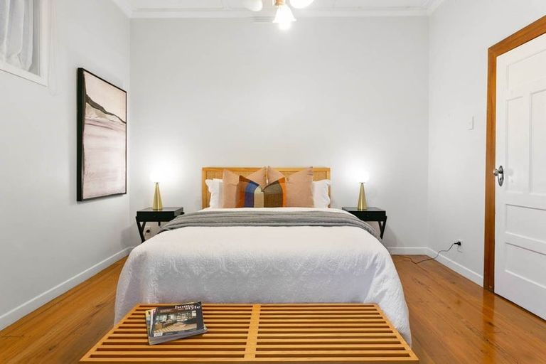 Photo of property in 1/211 Onewa Road, Birkenhead, Auckland, 0626