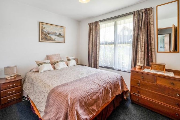 Photo of property in 15 Resolution Place, Bryndwr, Christchurch, 8053