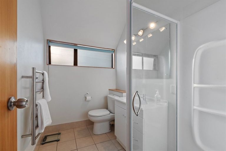 Photo of property in 1/18 Rossmore Terrace, Murrays Bay, Auckland, 0630