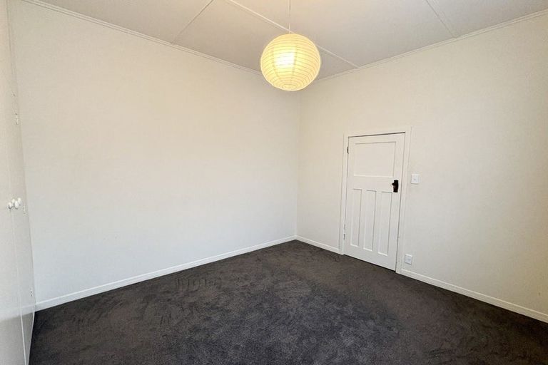 Photo of property in 123 Onepu Road, Lyall Bay, Wellington, 6022