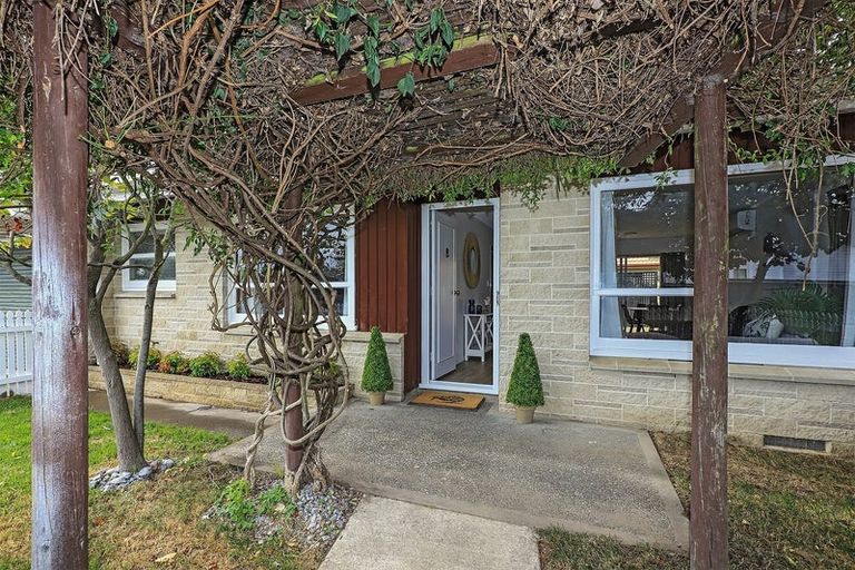 Photo of property in 2/707 York Street, Mahora, Hastings, 4120