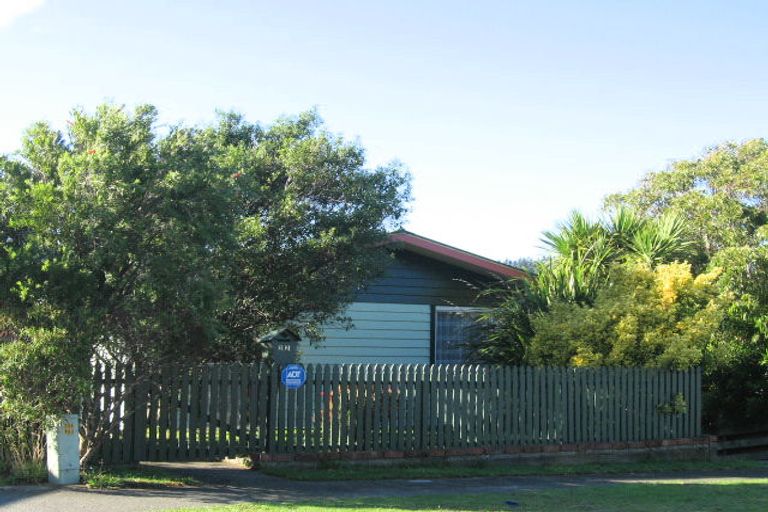 Photo of property in 22 Greenwich Grove, Stokes Valley, Lower Hutt, 5019