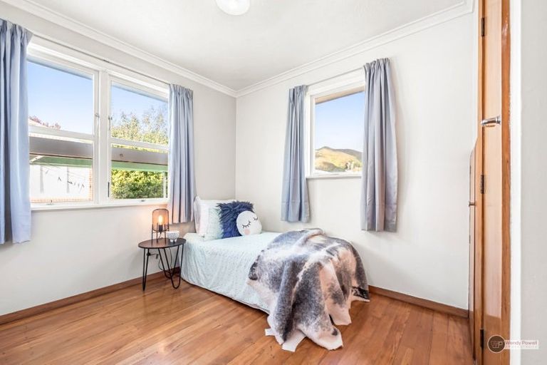 Photo of property in 25 Nile Street, Waterloo, Lower Hutt, 5011