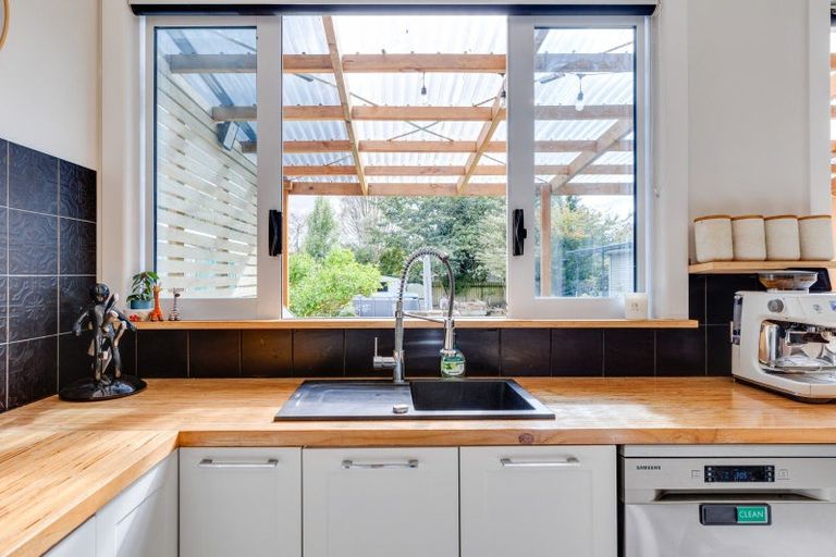 Photo of property in 24 Tararua Street, Pahiatua, 4910