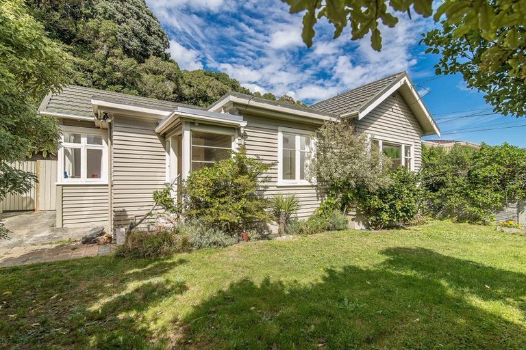 Photo of property in 74 Para Street, Miramar, Wellington, 6022