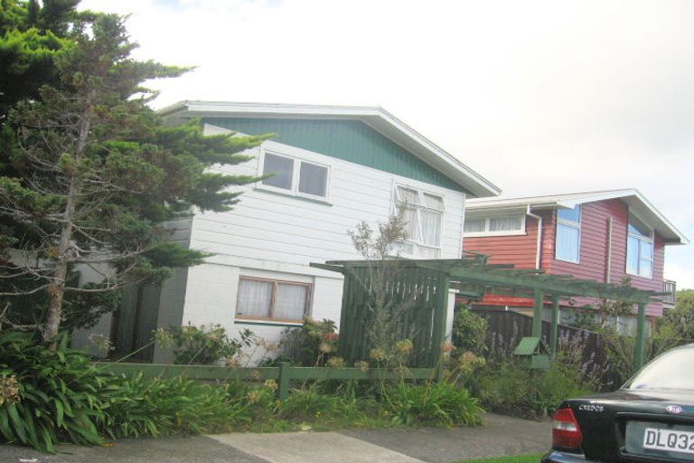 Photo of property in 56 Harbour View Road, Harbour View, Lower Hutt, 5010