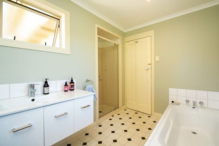 Photo of property in 17 Kopanga Road, Havelock North, 4130