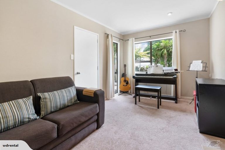 Photo of property in 5 Gleneagles Grove, Wattle Downs, Auckland, 2103