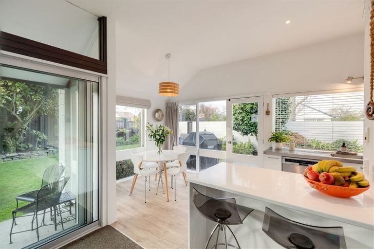 Photo of property in 2 Rutherglen Avenue, Ilam, Christchurch, 8041