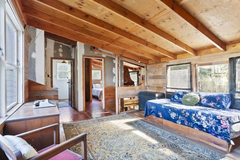 Photo of property in 620 South Titirangi Road, Titirangi, Auckland, 0604