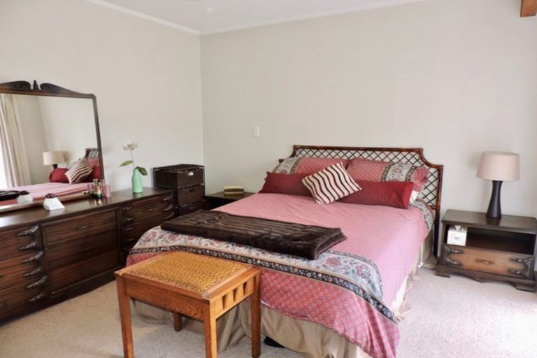 Photo of property in 21a Mexted Terrace, Tawa, Wellington, 5028