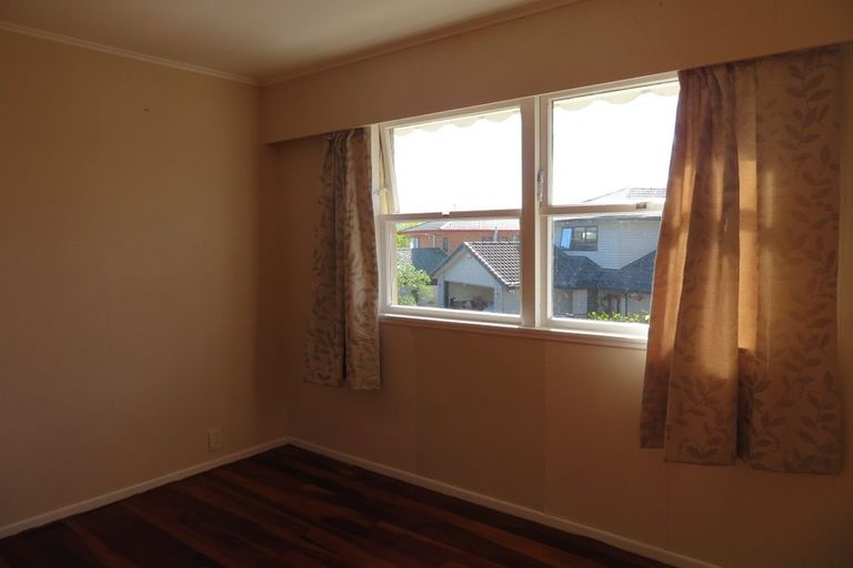Photo of property in 1/16 Bradbury Road, Botany Downs, Auckland, 2010