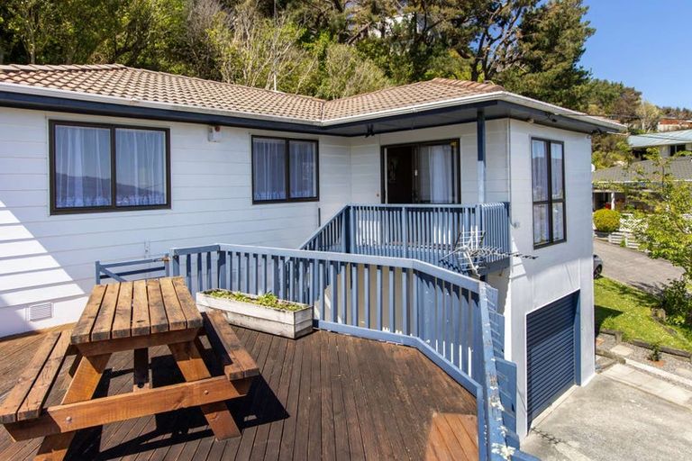 Photo of property in 9 Castle Crescent, Stokes Valley, Lower Hutt, 5019